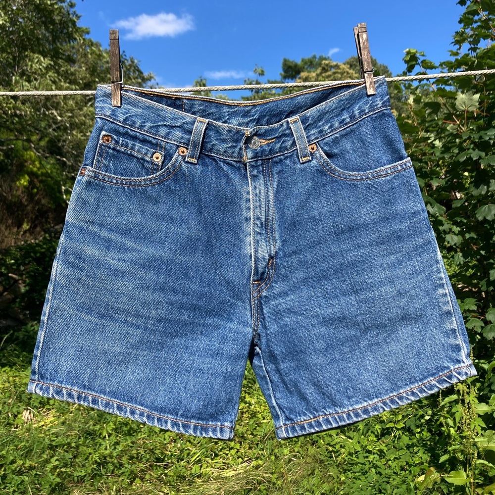 Levi’s shorts for a small woman or girl - Picture 2 of 2